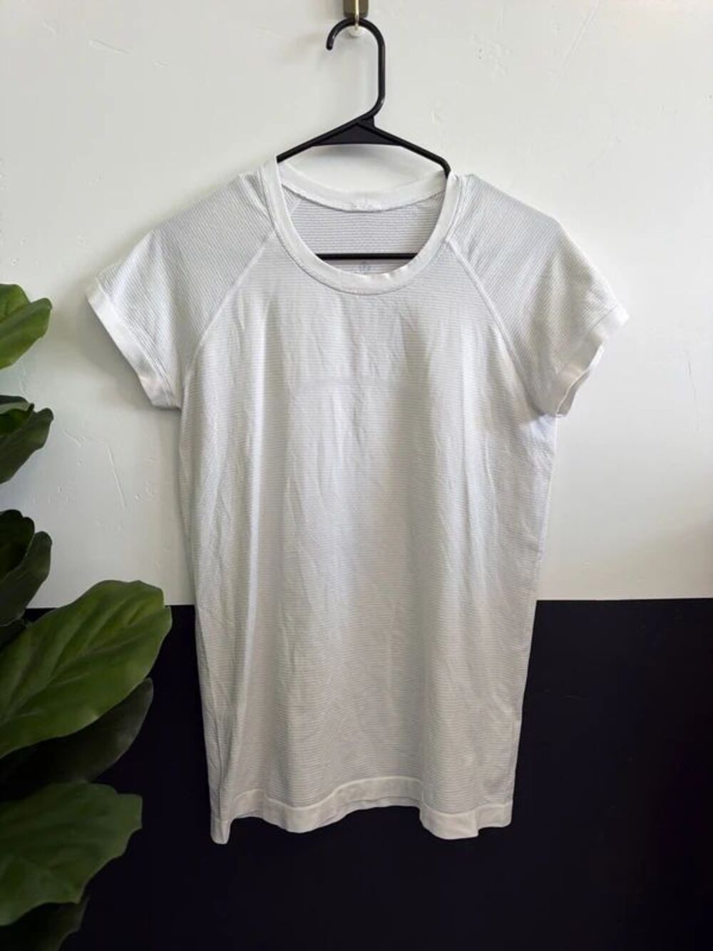 Lululemon Size 10 Swiftly Tech Short Sleeve Top